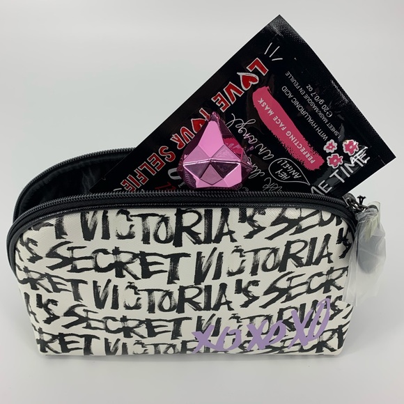 Victoria's Secret Handbags - NWT Victoria’s Secret cosmetics bag